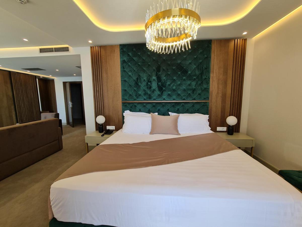 Hotel Aross Kanine ภายนอก รูปภาพ