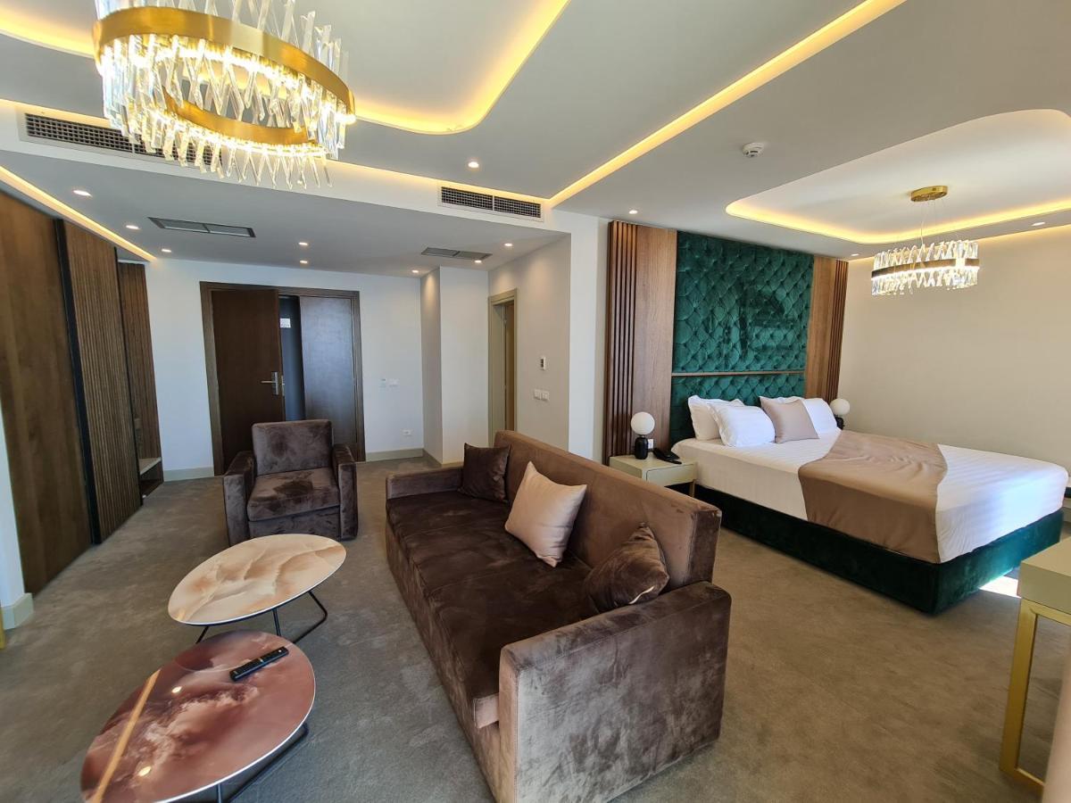 Hotel Aross Kanine ภายนอก รูปภาพ