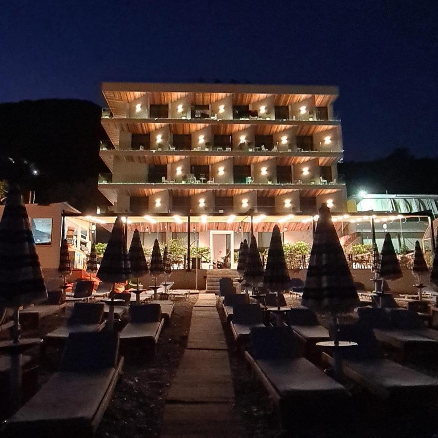 Hotel Aross Kanine ภายนอก รูปภาพ
